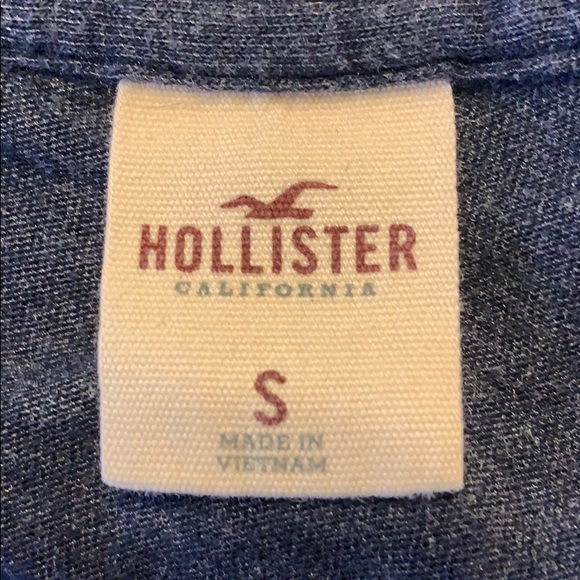 Hollister Women’s Blue “No 1 Cares” Short Sleeve V-Neck Top - Picture 4 of 12